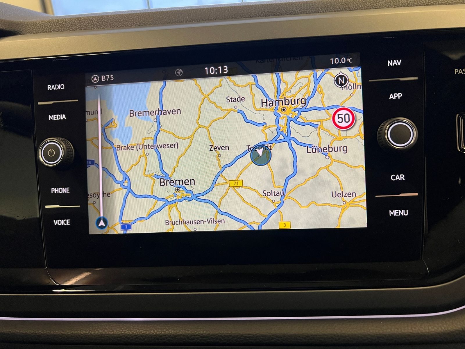 Fahrzeugabbildung Volkswagen Taigo R-Line 1.5 TSI DSG *AHK, 17"-LM, "IQ.DRIVE