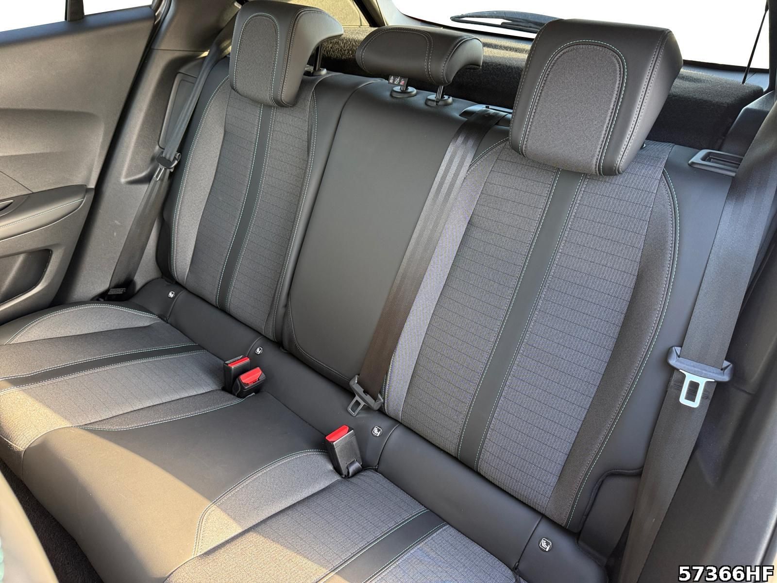 Fahrzeugabbildung Peugeot e-2008 Allure Pack