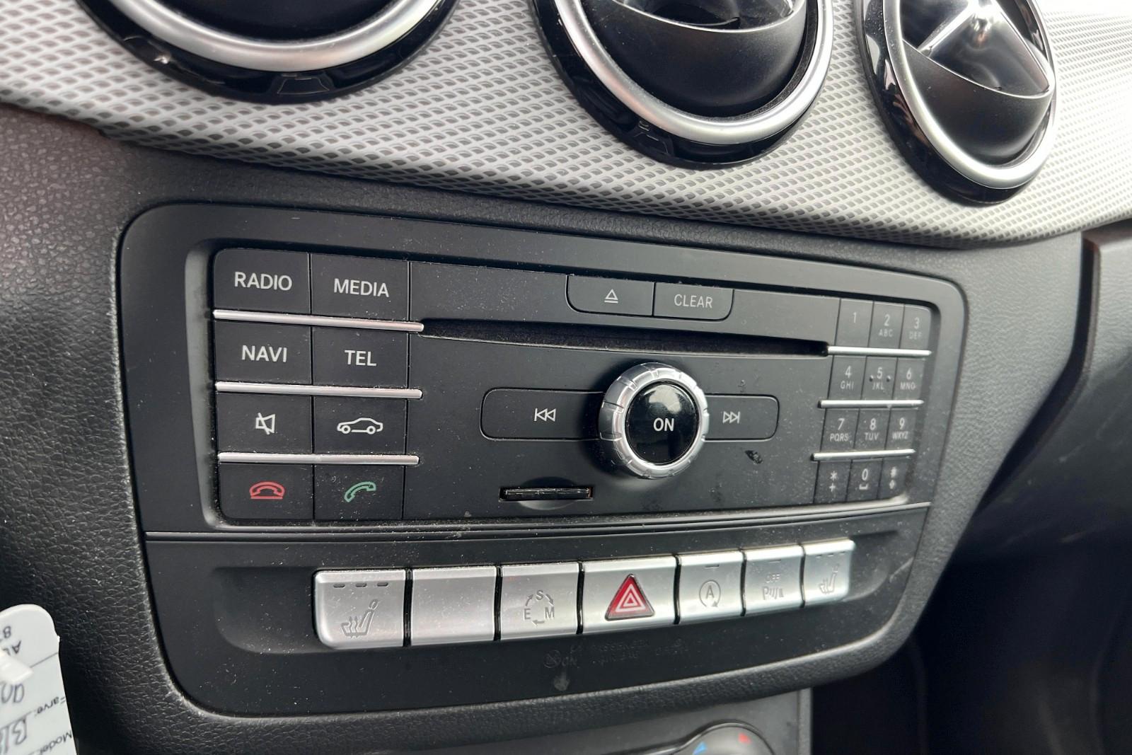 Mercedes-Benz B220 2015 — photo 12