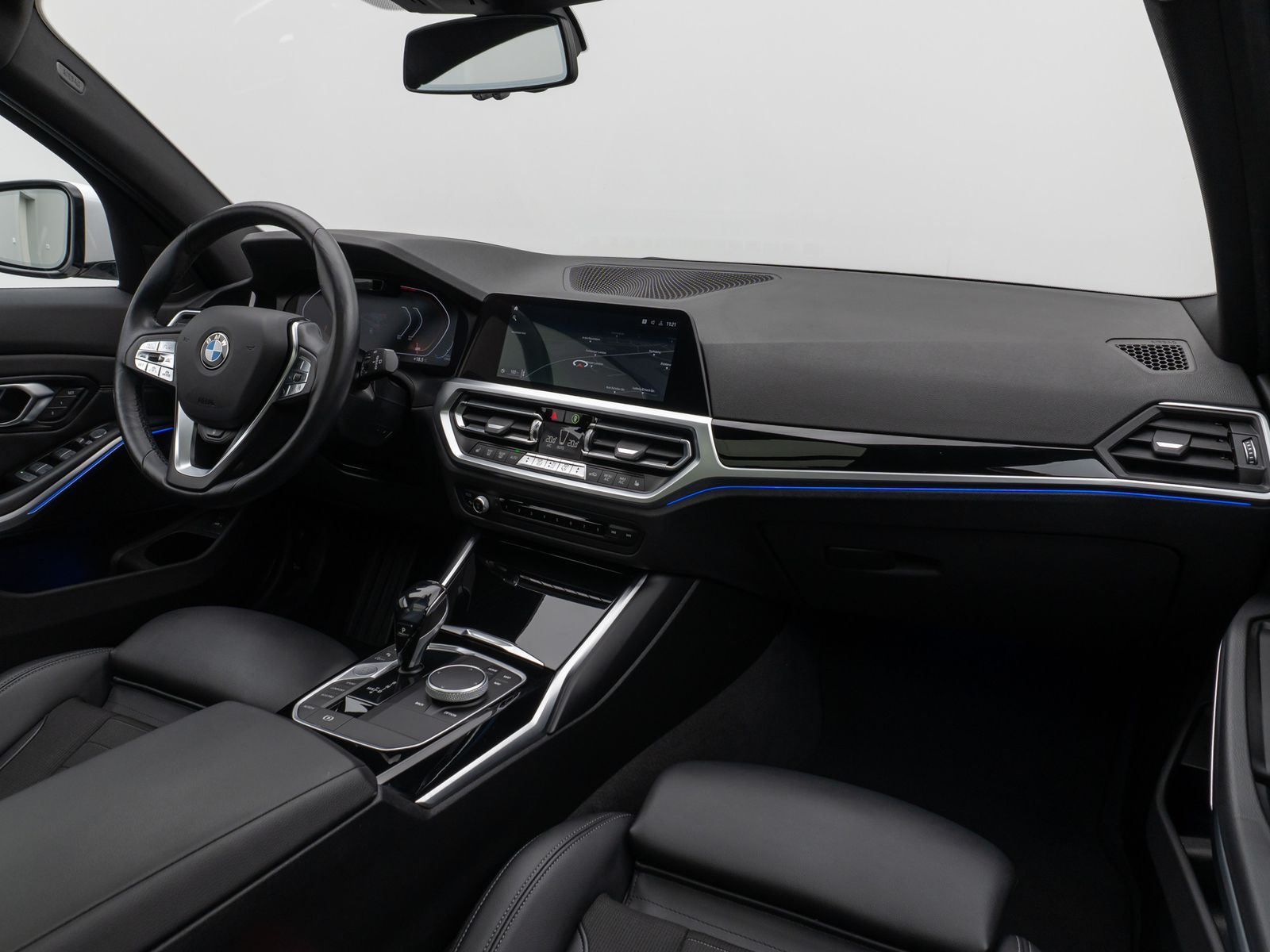 Fahrzeugabbildung BMW 320d xD Sport Line Panorama Laser 360° HUD HiFi