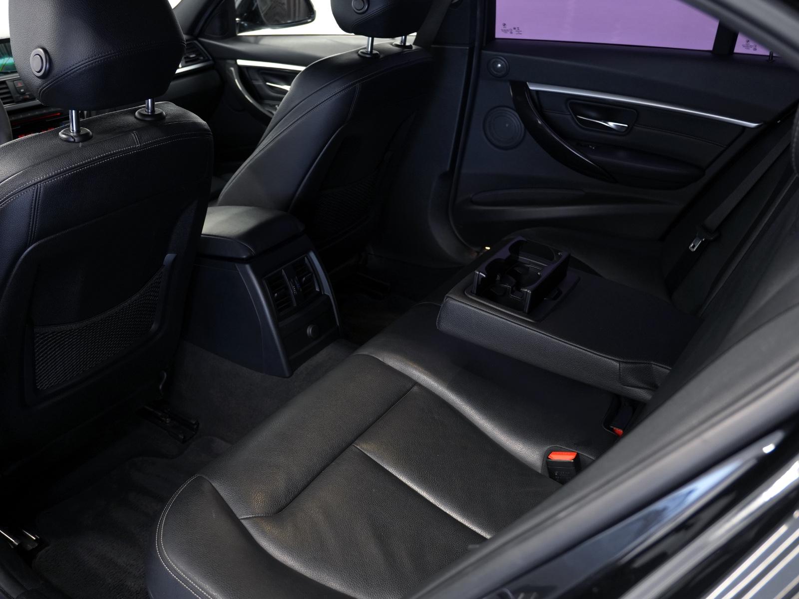 BMW 330i Limousine M-Sport CARBON/R-KAM/MEMORY/LEDER