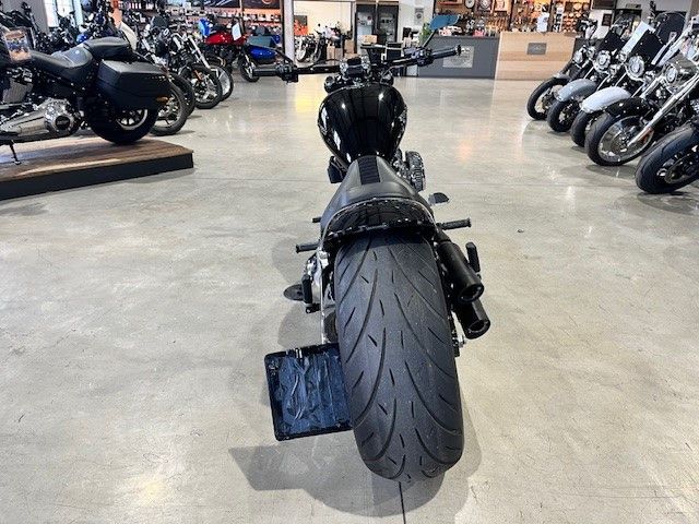 Fahrzeugabbildung Harley-Davidson Breakout Tunderbike Umbau Chrome Head YouTube