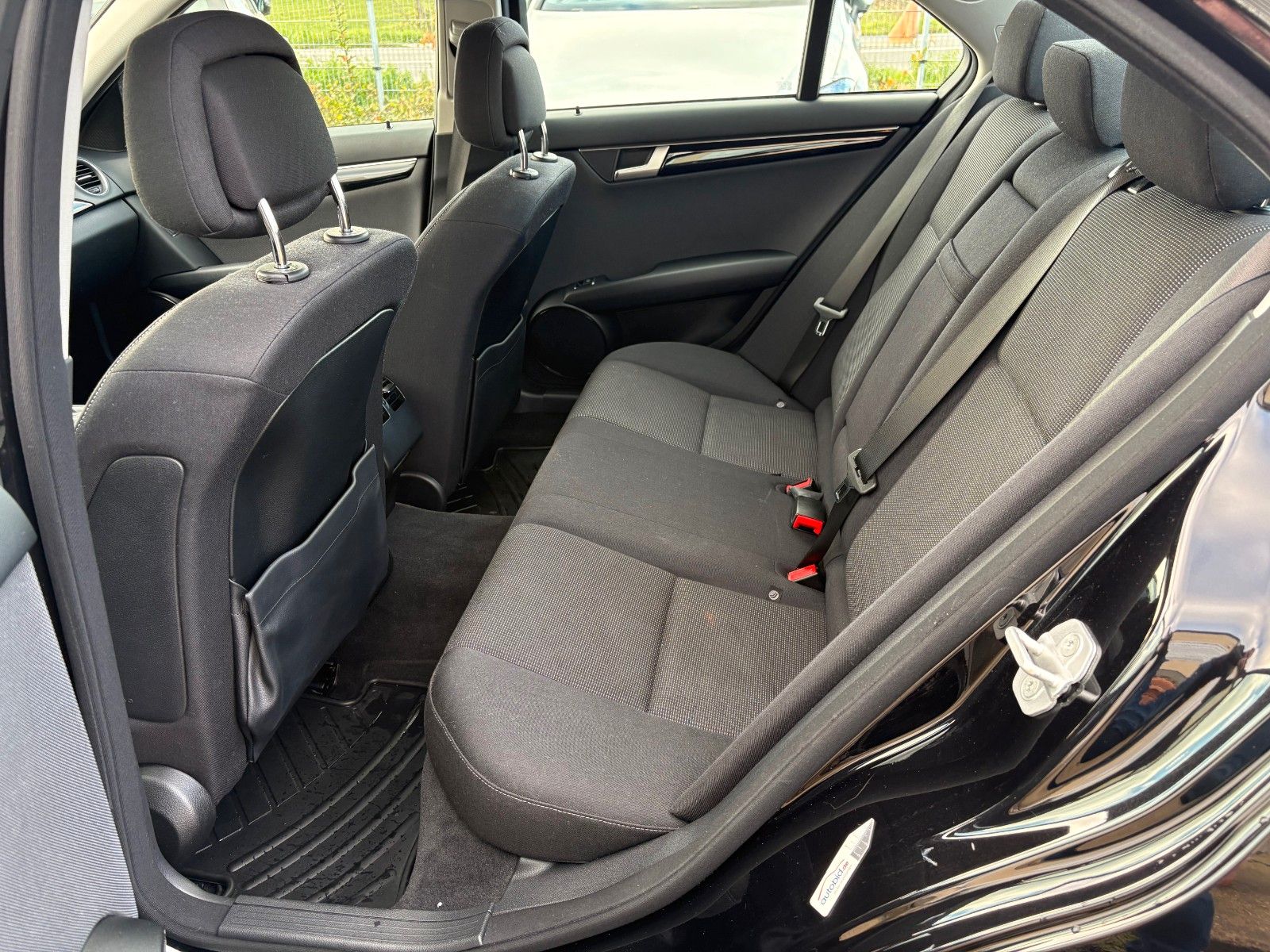 Fahrzeugabbildung Mercedes-Benz C 180 CGI Limo Classic Aut. Navi el. Sitze SPORT