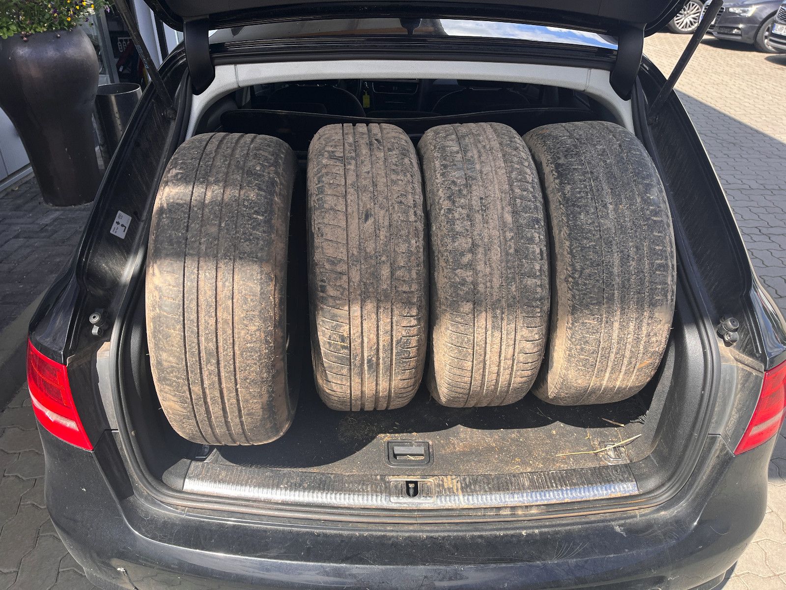Fahrzeugabbildung Audi A4 Avant Attraction