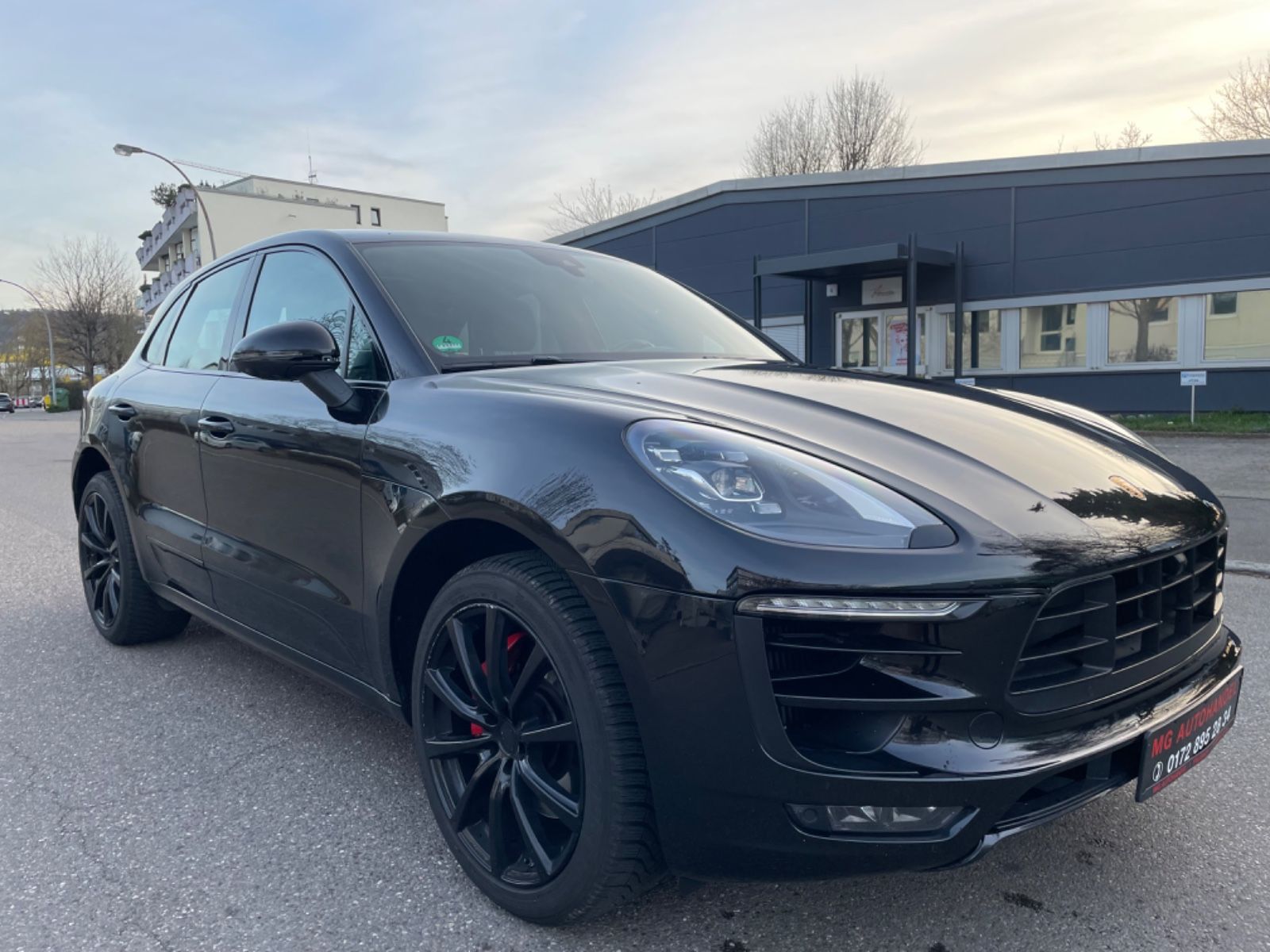 PORSCHE Macan