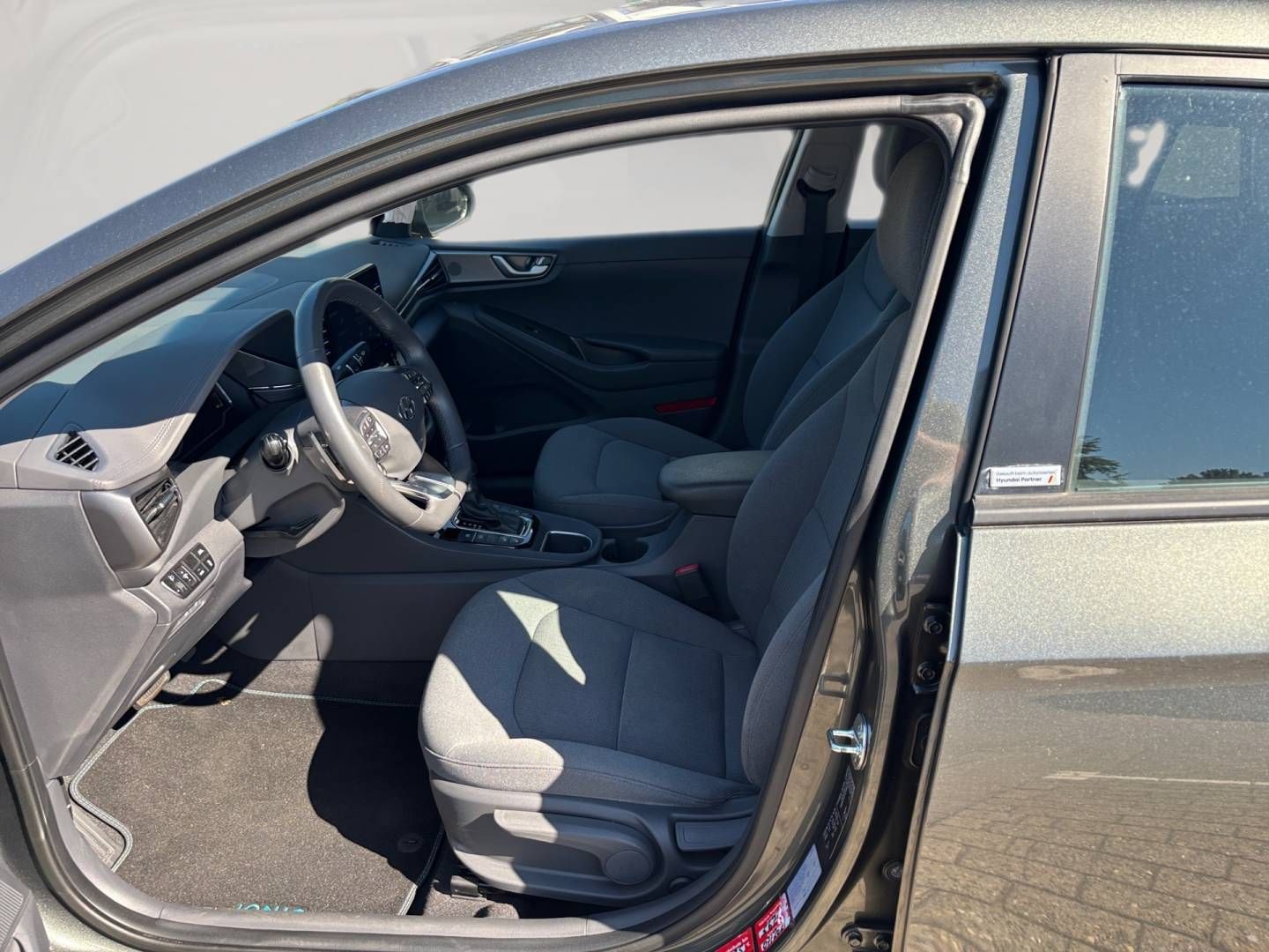 Fahrzeugabbildung Hyundai IONIQ Facelift PLUG IN Hybrid TREND-Paket