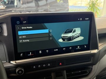 Volkswagen T7 Transporter 2.0TDI 110kW KR LED FLÜGEL AHK