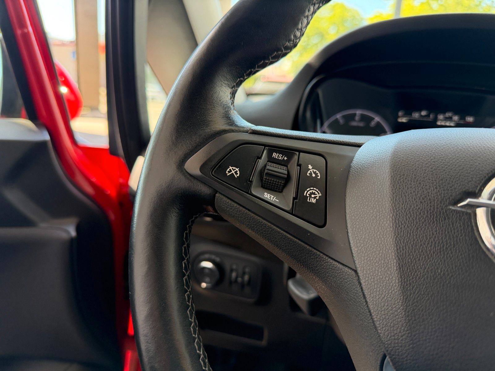 Fahrzeugabbildung Opel Corsa E Drive 90PS PDC/SHZ/LMR!