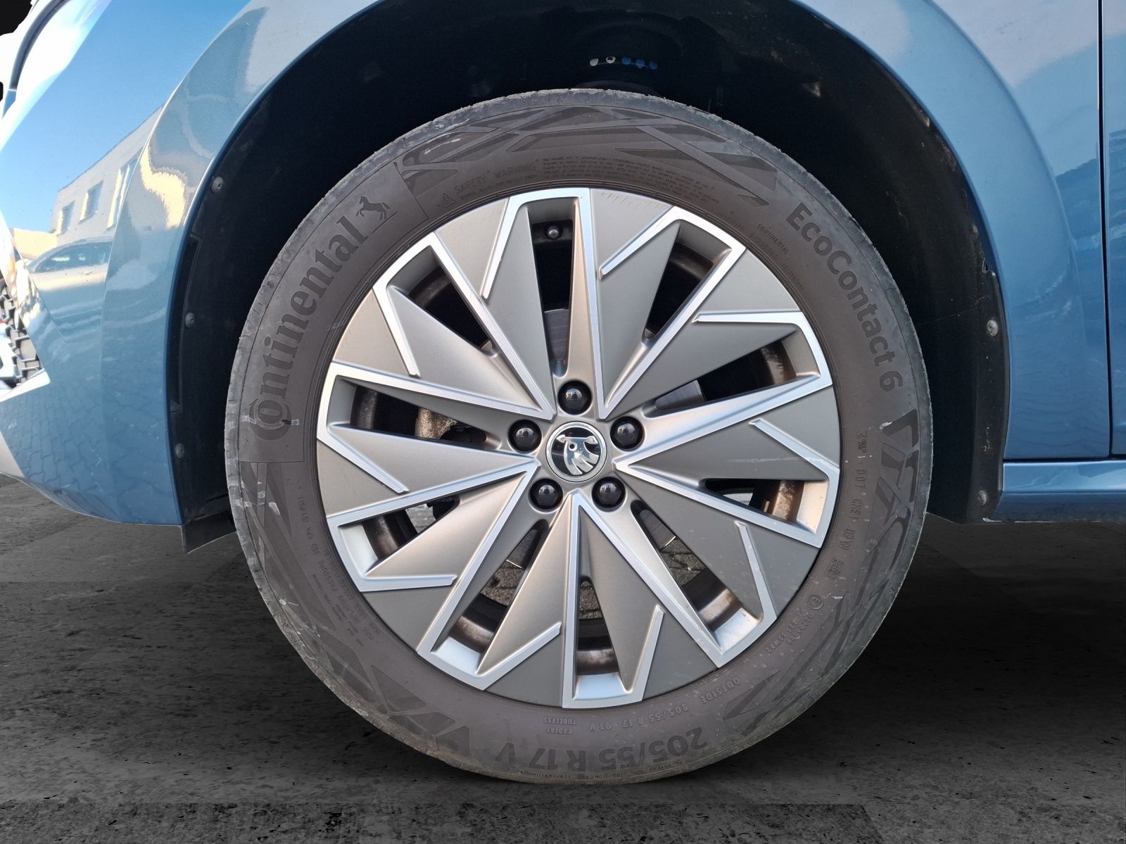 Fahrzeugabbildung SKODA Kamiq TSI Clever DSG LED Navi AID GRA RFK SH