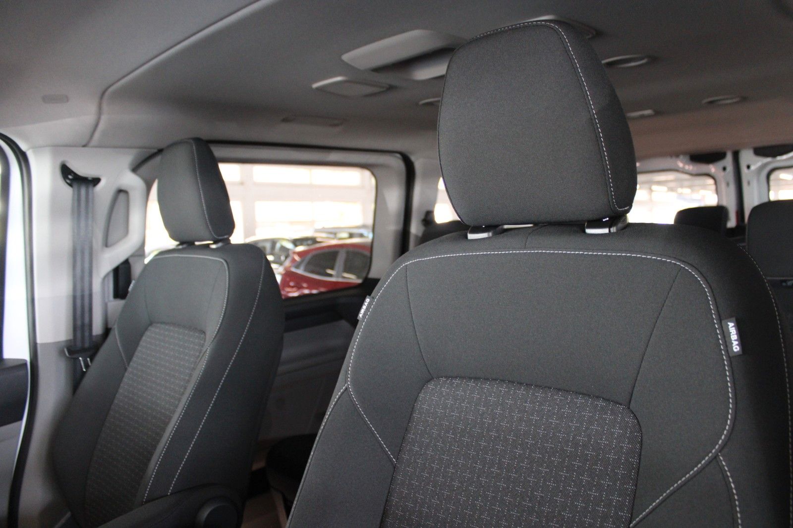Fahrzeugabbildung Ford Transit Custom Kombi Trend 8-Sitzer GJR SOFORT