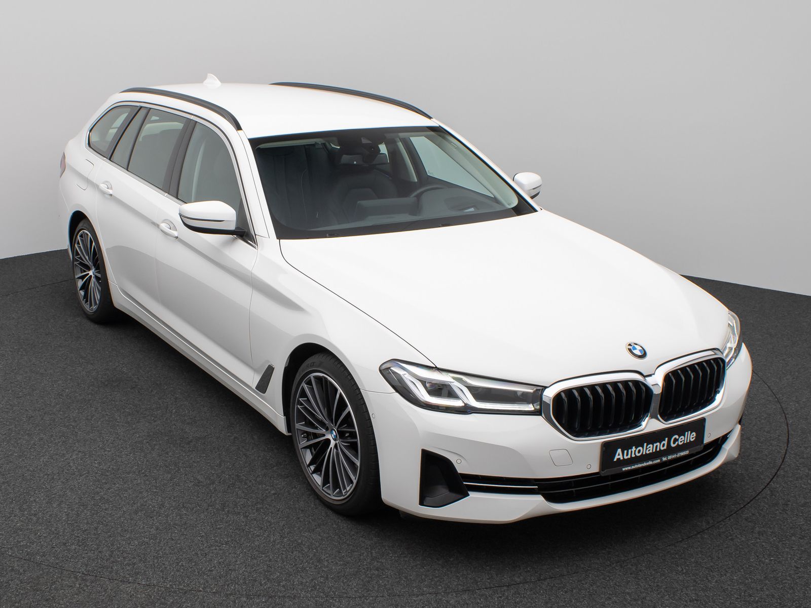 Fahrzeugabbildung BMW 530d Kamera HUD DAB Komfort Alarm Sport 19Zoll