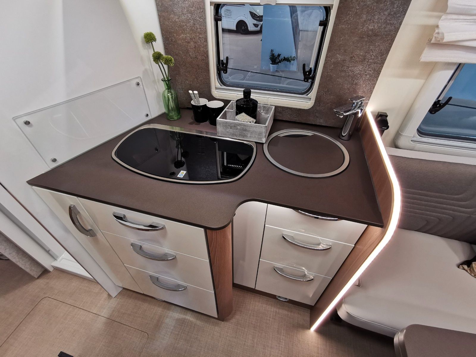 Fahrzeugabbildung Bürstner Lyseo TD 727 G Harmony Line SIE SPAREN € 22.987!