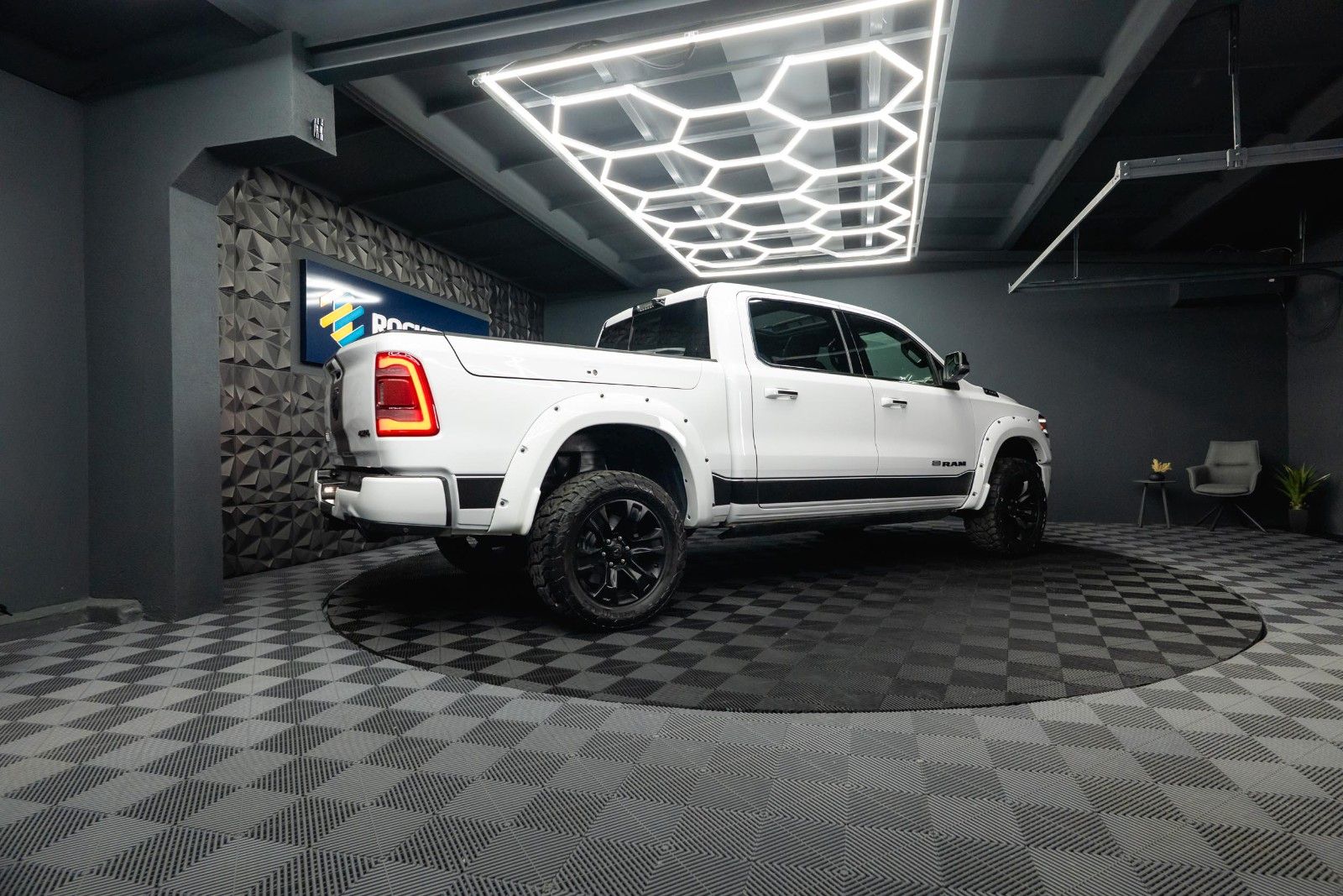 Fahrzeugabbildung Dodge RAM 5.7 V8 HEMI 4x4 LIMITED LONGHORN 100%Options