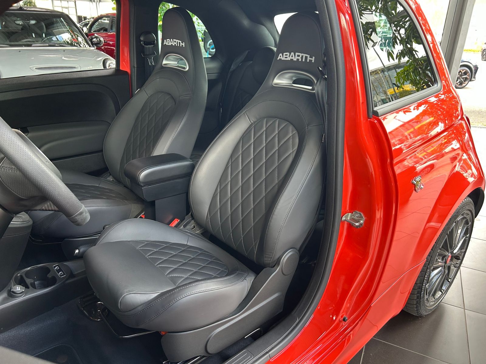 Fahrzeugabbildung Abarth 695C Turismo BEATS NAVI XENON