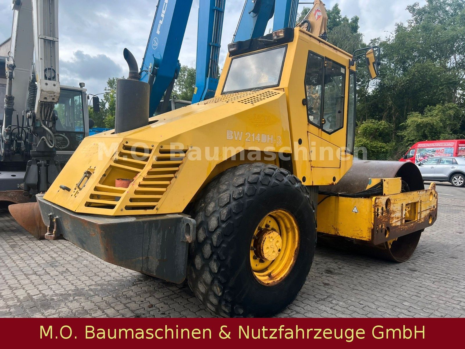 Fahrzeugabbildung BOMAG BW 214 DH-3 / 14 T / Walzenzug /