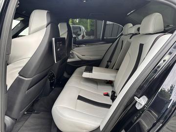 2017 BMW M5 — миниатюра 18