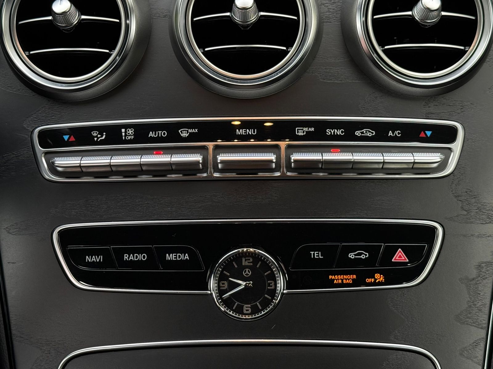 Fahrzeugabbildung Mercedes-Benz C 300 d 4M AMG-Line MULTIB+NIGHT+NAV+KAM+VIRTUAL