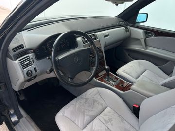 Mercedes E 320 - 10