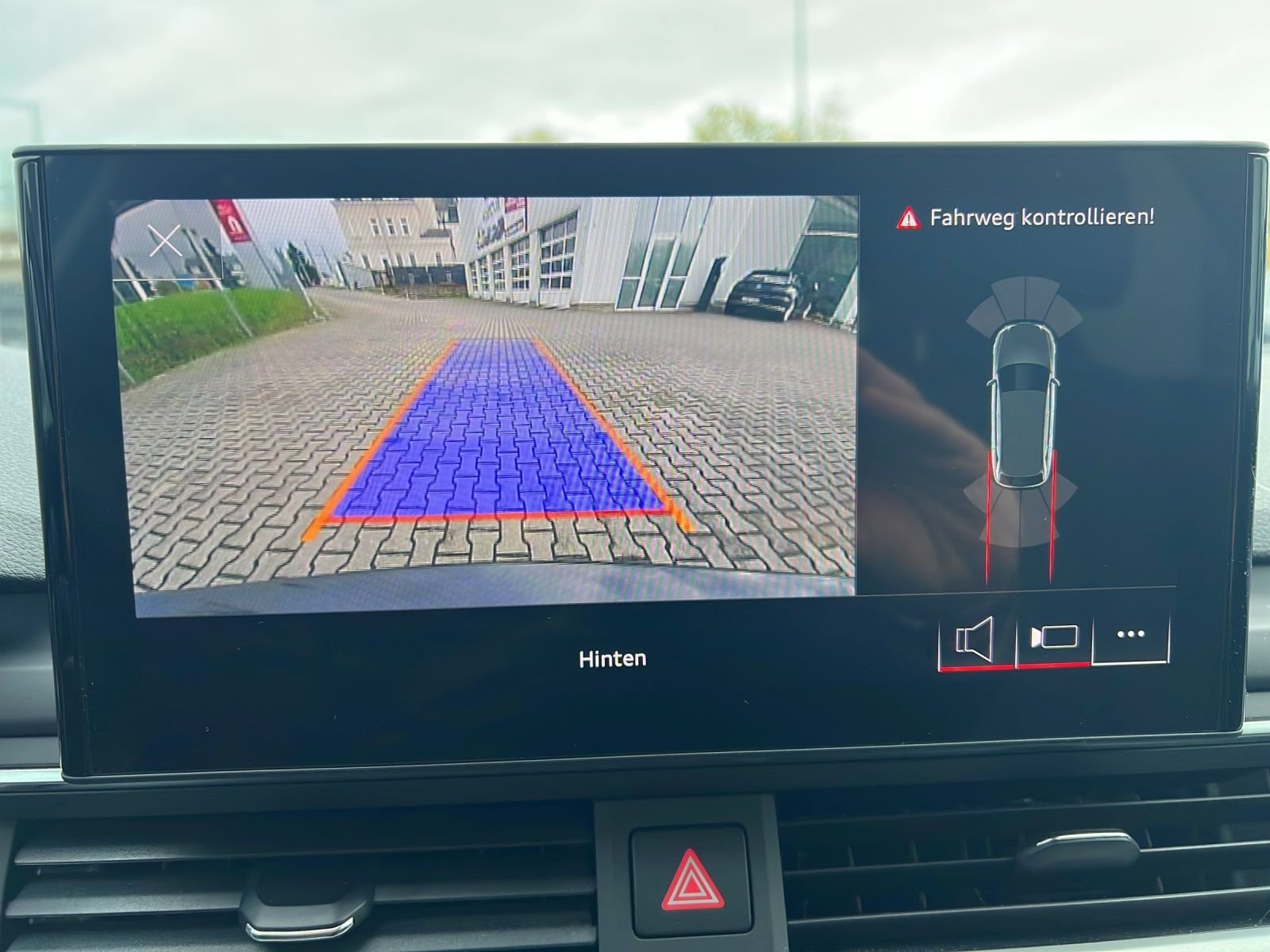 Fahrzeugabbildung Audi A4 Avant 35 TDI S-tronic AHK Navi ACC PDC SH