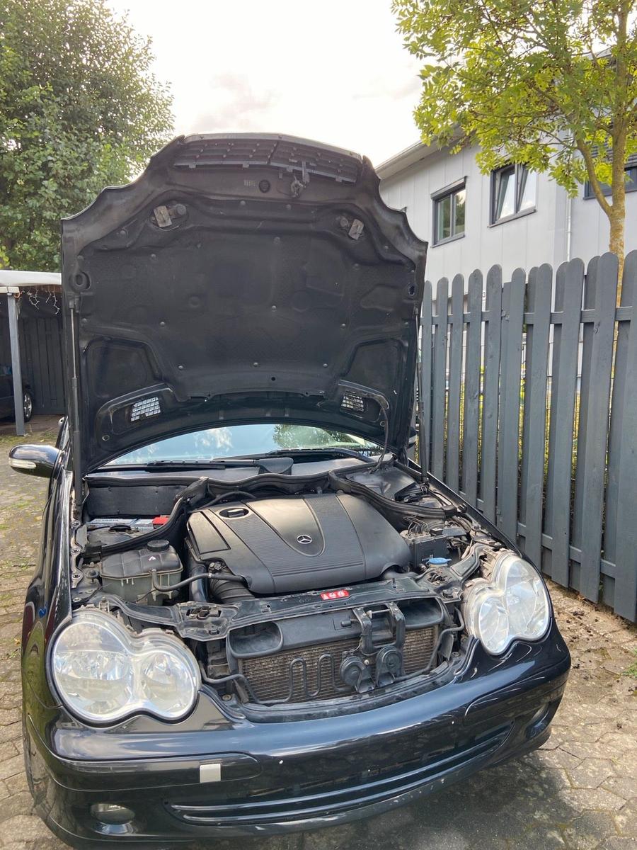 Mercedes-Benz C220 2006 — photo 15