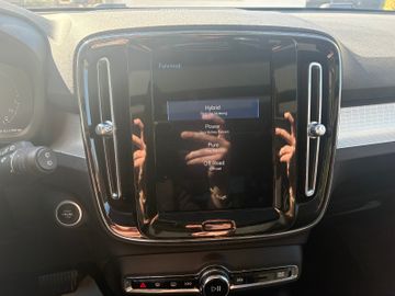 Volvo XC 40 Momentum Pro Plug-In Hybrid 2WD
