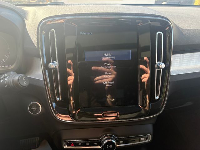 Volvo XC 40 Momentum Pro Plug-In Hybrid 2WD