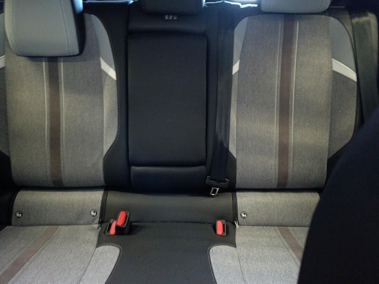 Fahrzeugabbildung Opel Astra 1.2T Elegance - Navi, Kamera h, Sitzhzg.