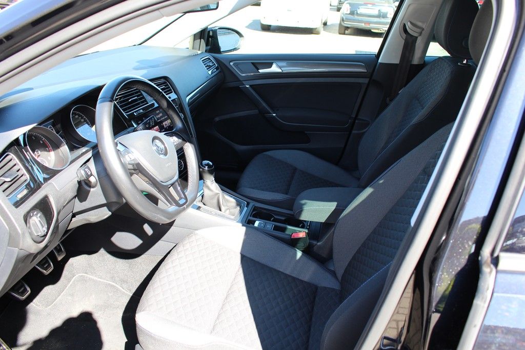 Fahrzeugabbildung Volkswagen Golf VII 1.0 TSI Join *Navi*SHZ*Ganzjahresreifen