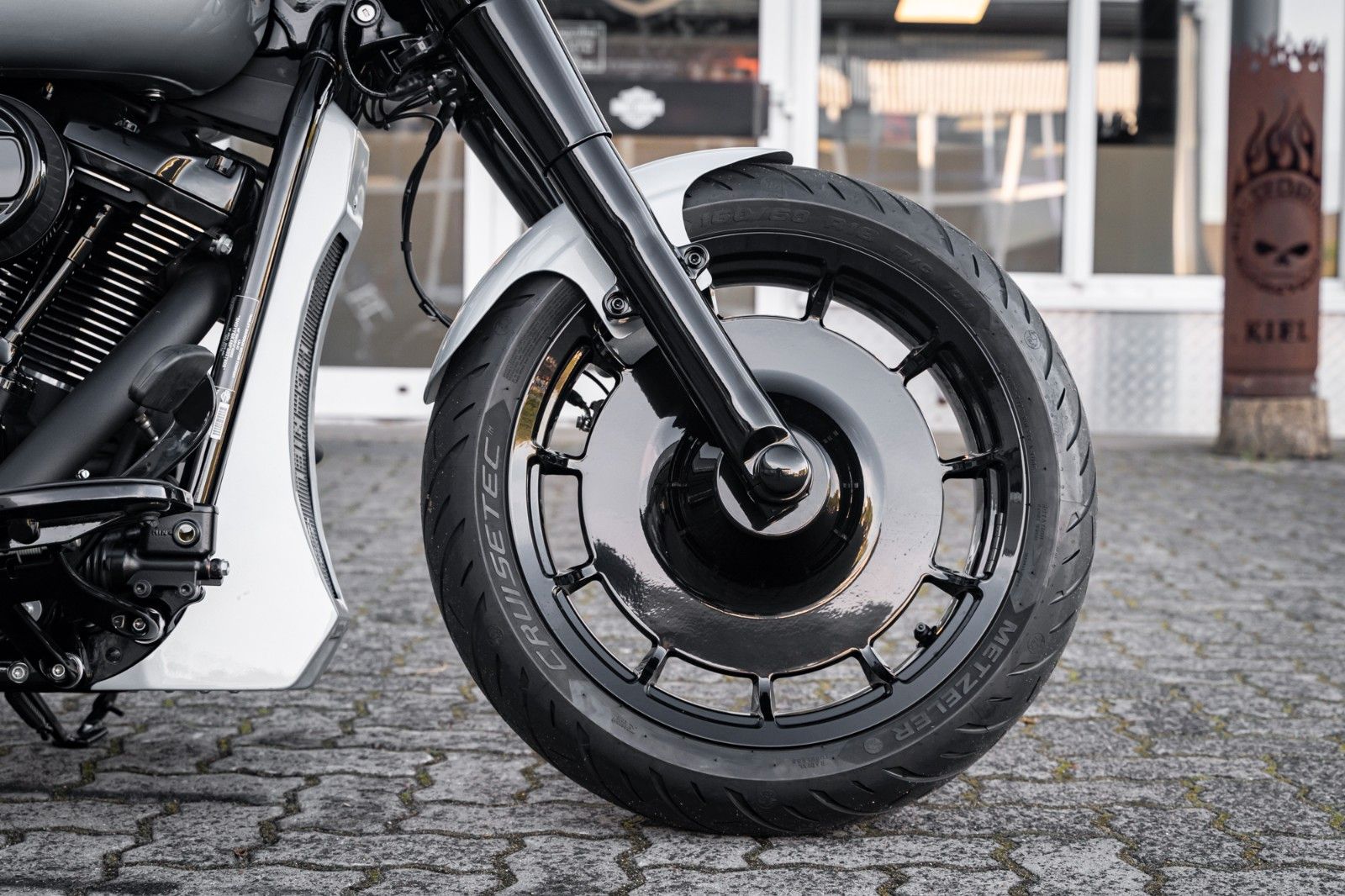 Fahrzeugabbildung Harley-Davidson SILVER DARK FAT BOY FLFBS 114 MY24 - JEKILL&HYDE