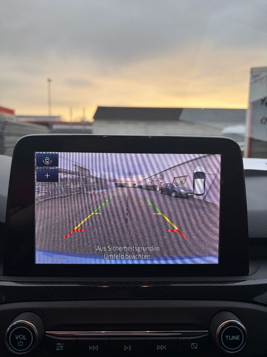 Fahrzeugabbildung Ford Focus 1,5 EcoBlue 88kW ST-Line X Turnier