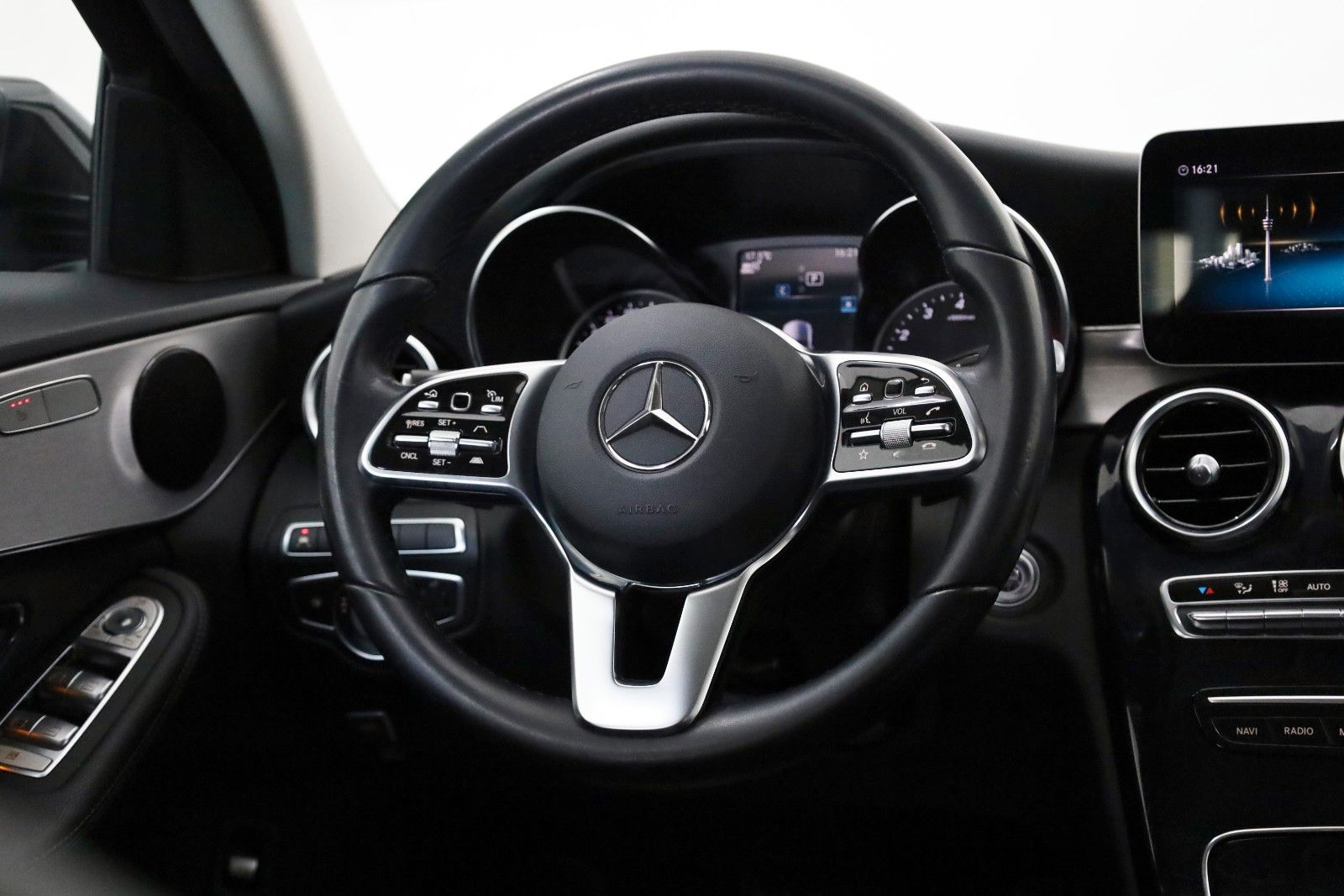 Fahrzeugabbildung Mercedes-Benz C 180 T-Modell,T.Leder,Navi,LED,SH,Kamera,ACC