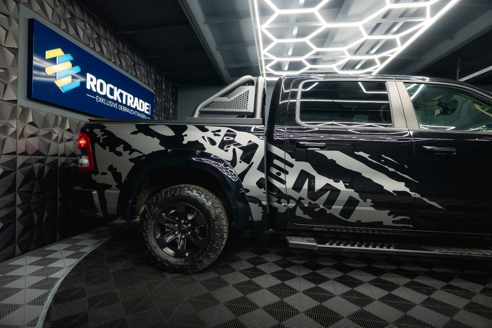 Fahrzeugabbildung Dodge RAM 5.7 V8 HEMI 4x4 LARAMIE Offroad Night LED