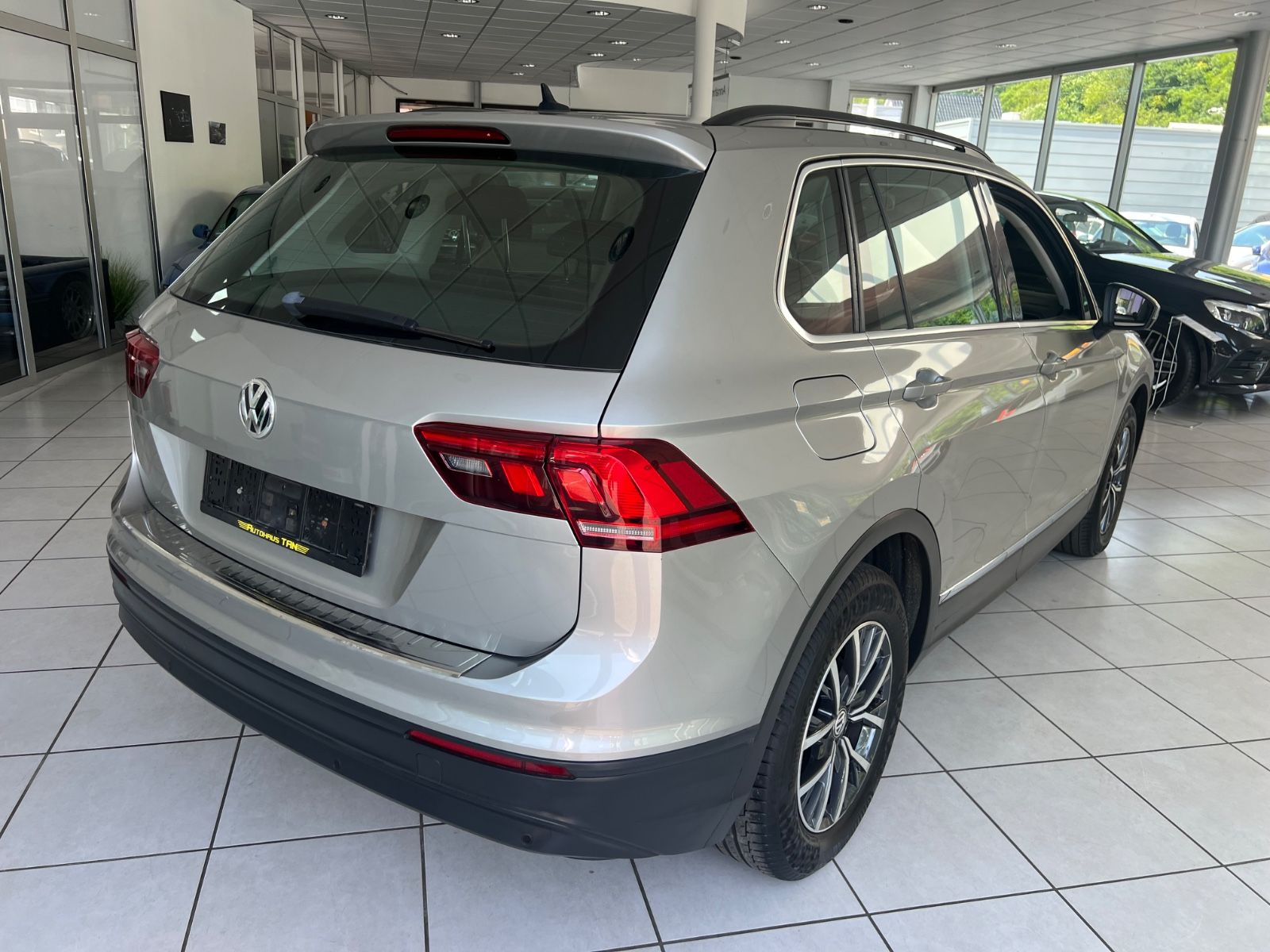 Fahrzeugabbildung Volkswagen Tiguan Comfortline 2.0 TDI DSG  *Digitaltacho*