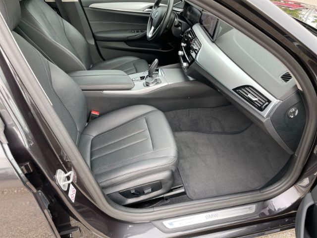 Fahrzeugabbildung BMW 520 d Mild-Hybrid xDrive Autom. Kamera, Sitzheiz