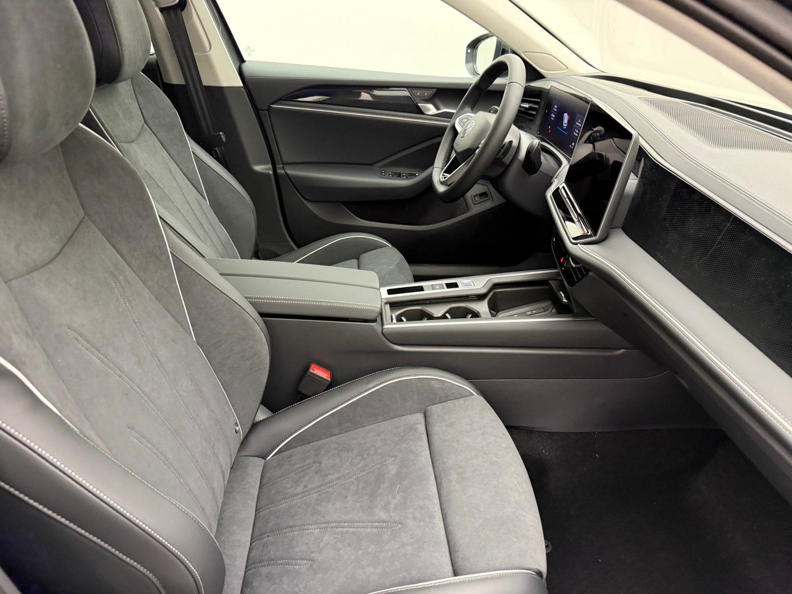 Volkswagen Passat Variant TDI DSG Business IQ.17HeadUp AHK imagem 3