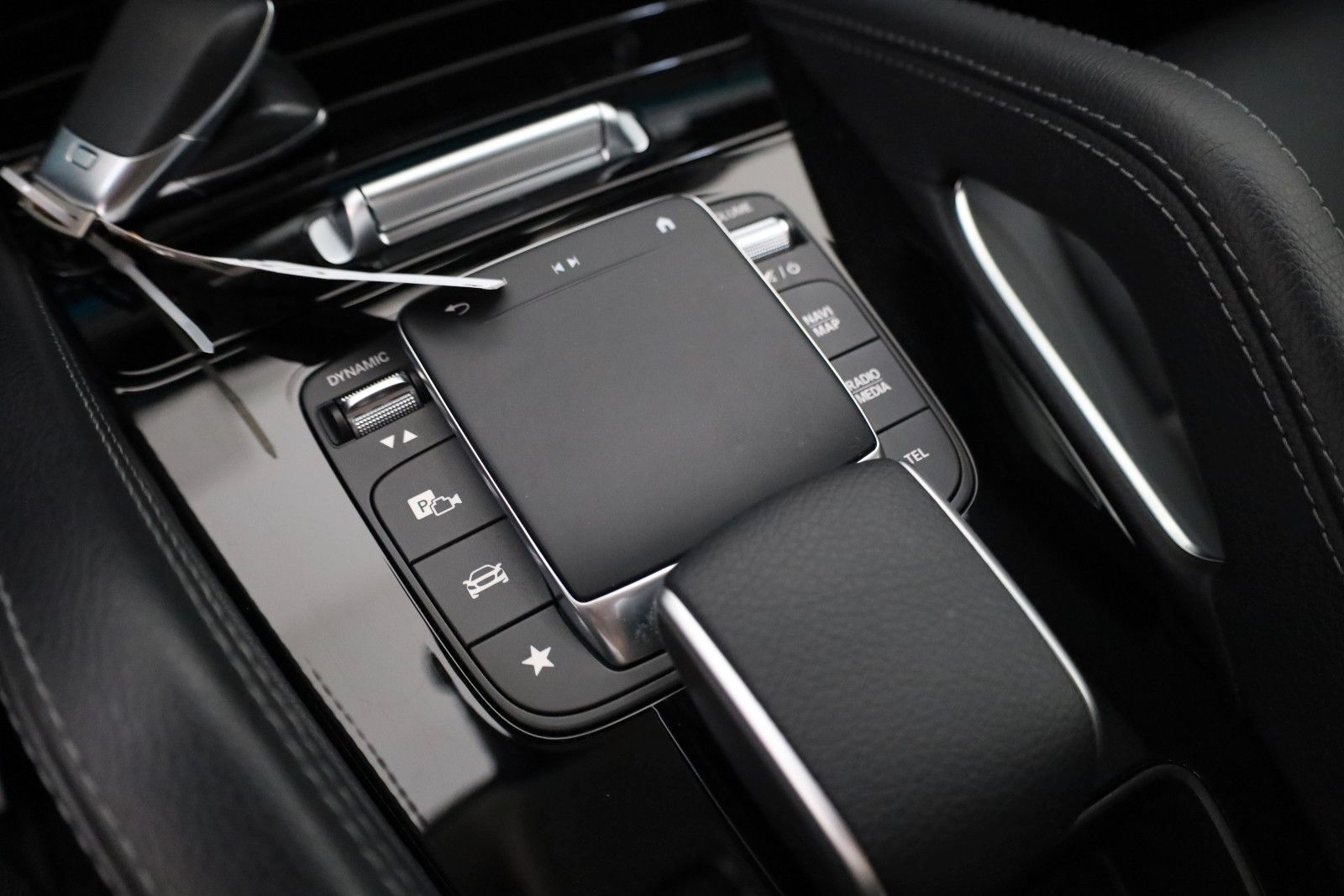 Fahrzeugabbildung Mercedes-Benz GLE 350de 4M AMG Line Navi,SH,Kamera,AHK,SR+WR