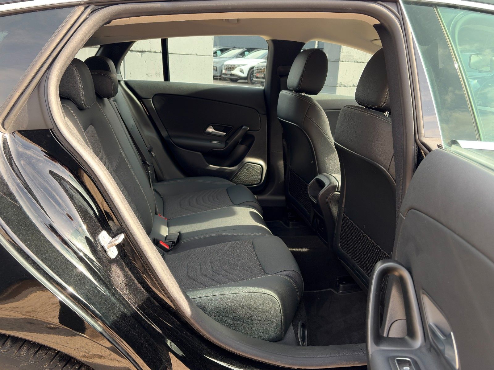 Fahrzeugabbildung Mercedes-Benz CLA 180 Shooting Brake TEMP CarPlay PDC SHZ