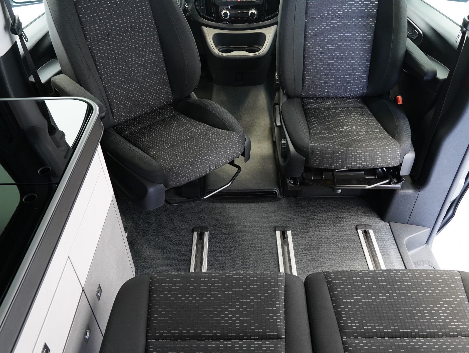 Fahrzeugabbildung Pössl VANSTAR Vito Tourer 119 CDI Pro 4x4 lang KÜCHE
