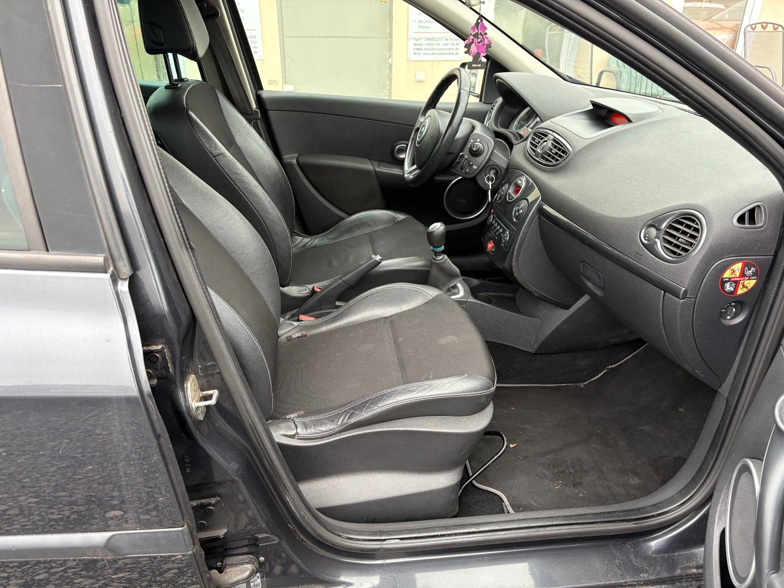 Fahrzeugabbildung Renault Clio III Exception 1.5 dCi Klima Leder TÜV 08/26