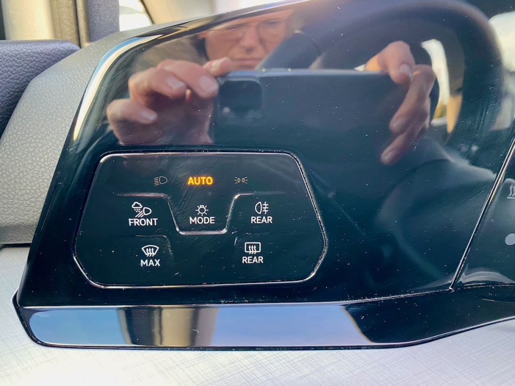 Fahrzeugabbildung Volkswagen Golf Variant 1.5 DSG Life AAC LED SHZ CARPLAY