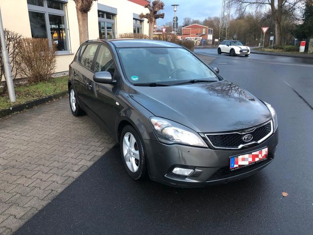 Kia ceed /Tüv Neu/