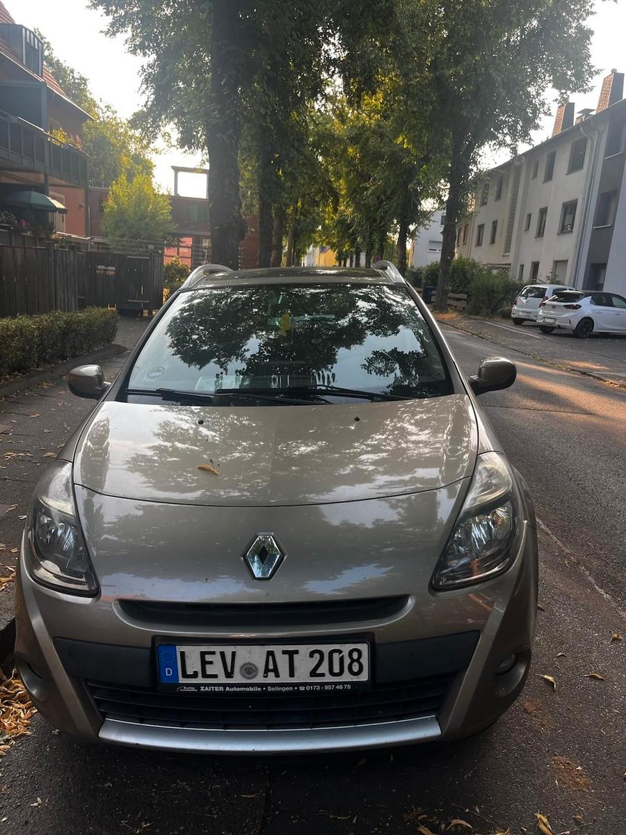 Renault Clio 2012 — салон