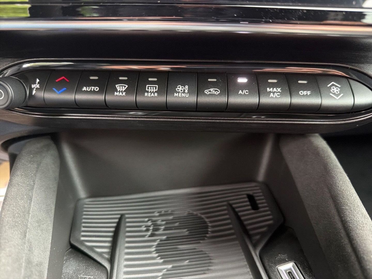 Fahrzeugabbildung Alfa Romeo Junior Ibrida Sport Speciale 1,2 VGT 107kW MY26