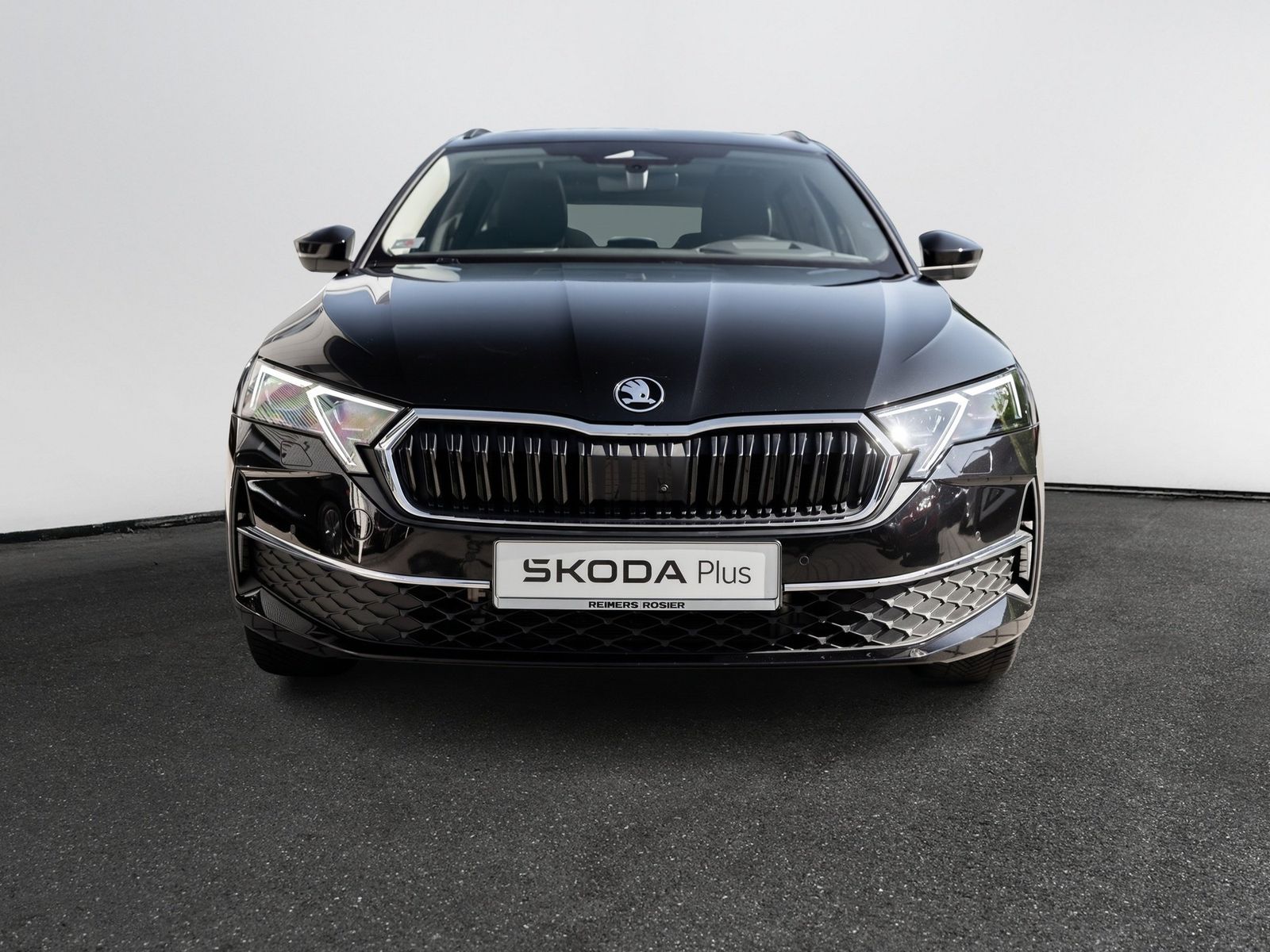 Skoda OCTAVIA C. TOUR 2.0 TDI DSG AHK Navi Pano 360 imagem 3