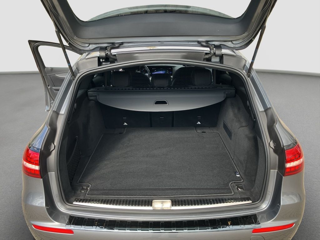 Fahrzeugabbildung Mercedes-Benz E 220 d T-Modell AMG LINE*NightPaket*PanoDach