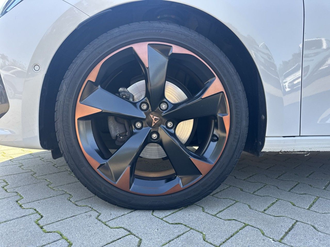 Fahrzeugabbildung CUPRA Leon 1.5 eTSI 150 PS DSG