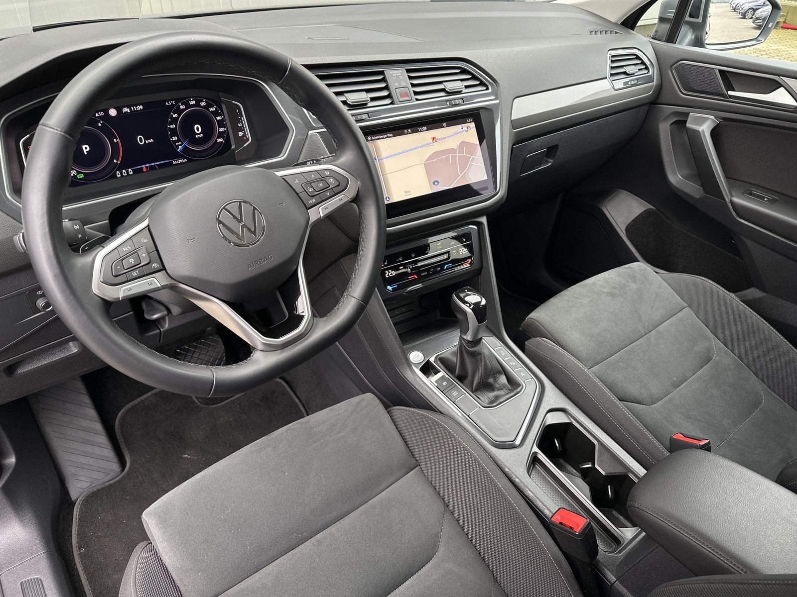 Fahrzeugabbildung Volkswagen Tiguan Allspace 2.0 TDI DSG Life NAV+LED+ACC+HUD