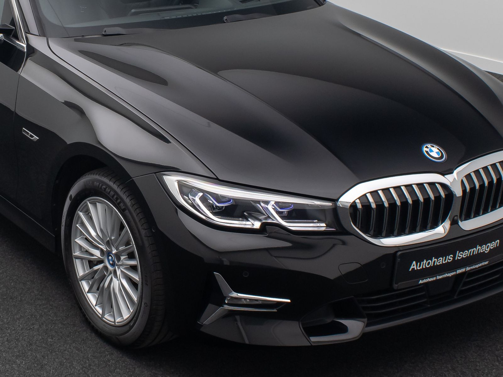 Fahrzeugabbildung BMW 330e Luxury Line Laser DAB 360°HUD Leder Komfort