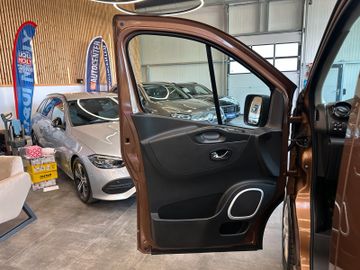 Opel Vivaro B Combi 2,7t *8Sitzer*Navi*AHK*Klima*