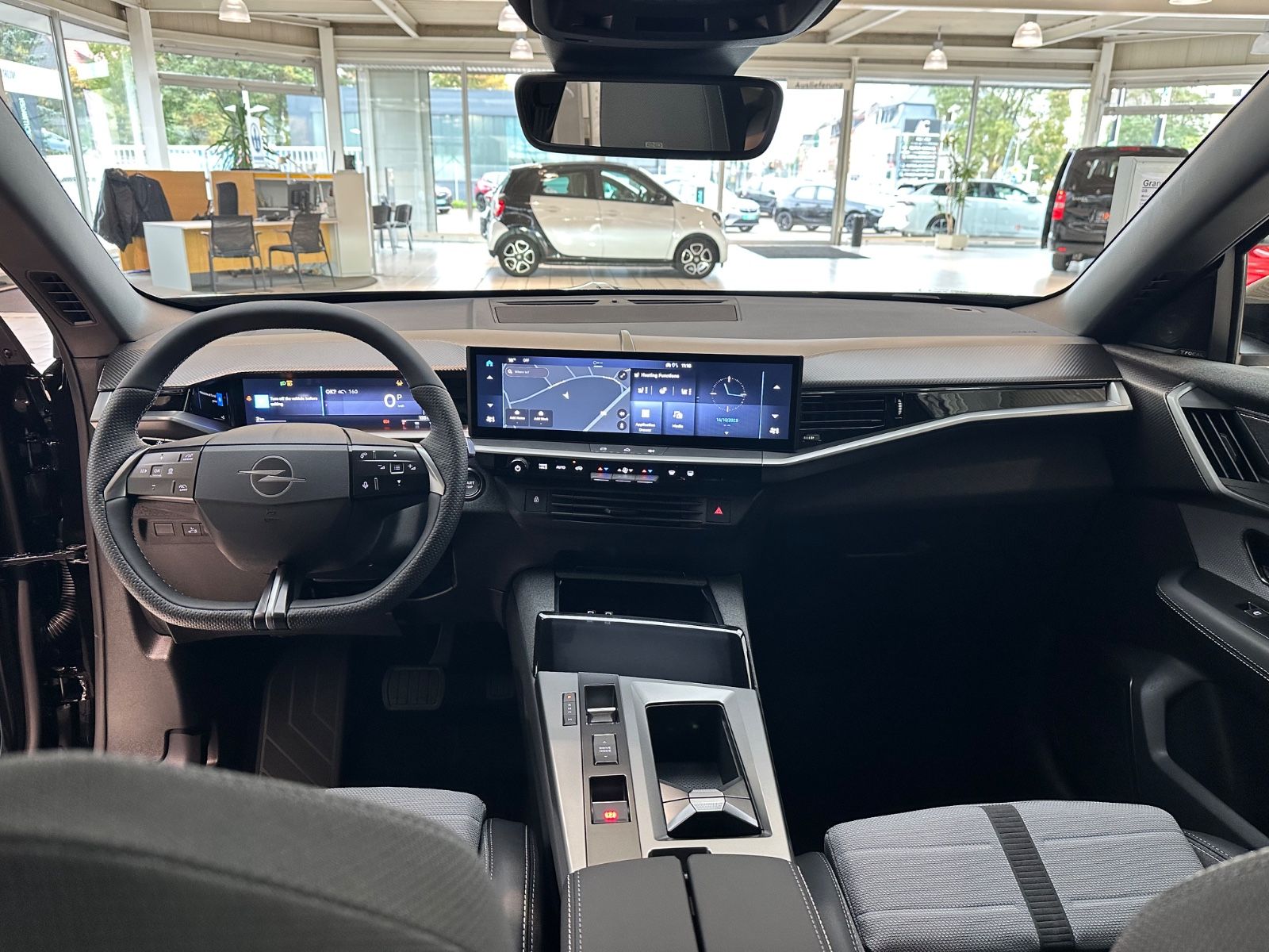 Fahrzeugabbildung Opel Grandland Hybrid *NAVI*SHZ*Allwetter*Kamera*Foc